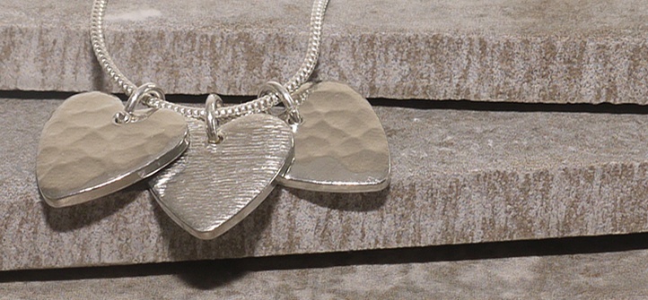 Exclusive tin jewellery gifts for 10th anniversary